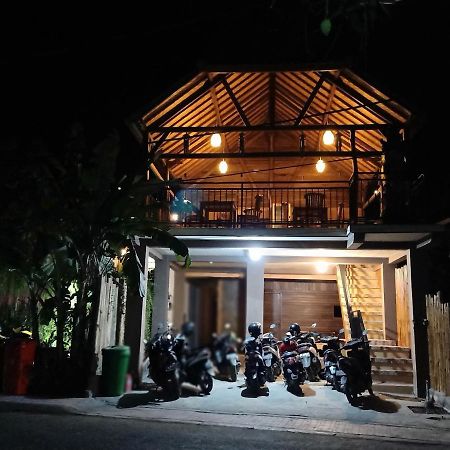 Happy Penida Hostel Toyapakeh ภายนอก รูปภาพ